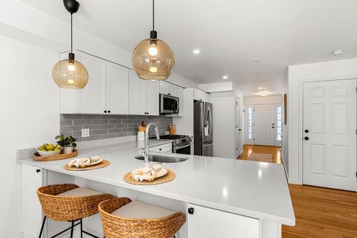 211 Woodview Way, Manchester, NH, 03102-8410 | Card Image