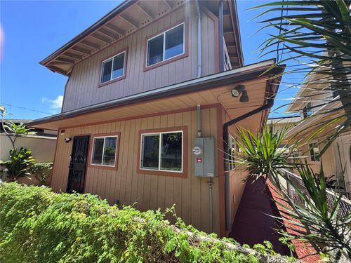 b-824 Lopez Ln, Honolulu, HI, 96817-6401 | Card Image