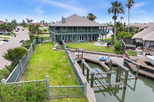 Side yard along Bayside | Image 36