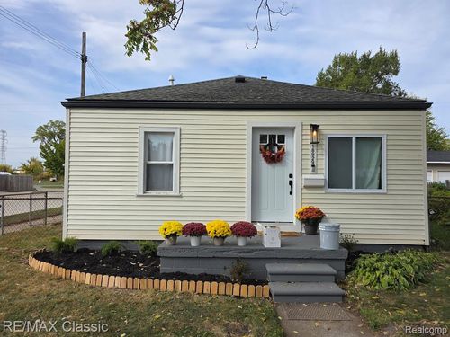 18929 Harman St, Melvindale, MI, 48122-1472 | Card Image