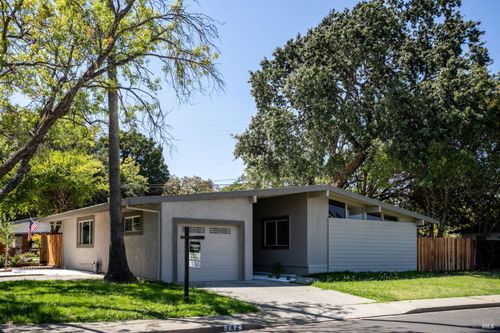 142 Anita Court, Vacaville, CA, 95688 | Card Image