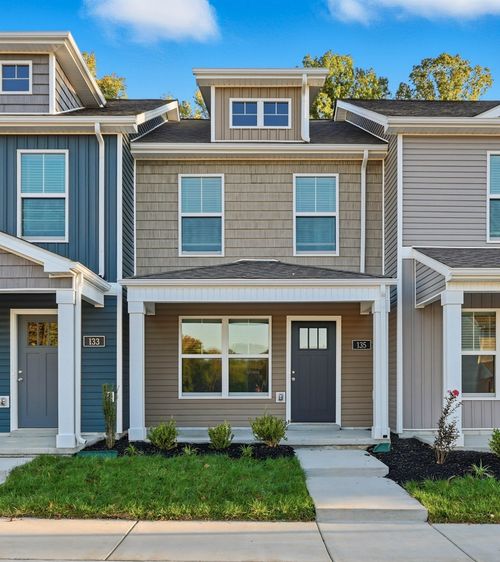 c135-135 Quarry Point Dr, Clarksville, TN, 37043 | Card Image