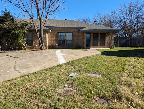 212 Lanham Ct, White Settlement, TX, 76108-2035 | Card Image