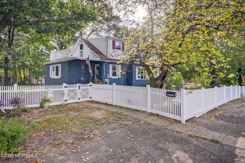 1 Hobart St, Keyport, NJ, 07735-1015 | Card Image