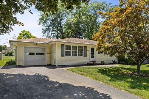 221 Meadowbriar Road, Greece, NY, 14616 | Card Image