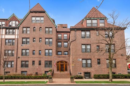 318-6 Burns St, Forest Hills, NY, 11375 | Card Image