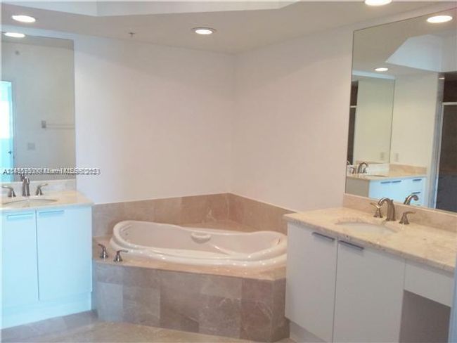 APT-502 - 15051 Royal Oaks Ln, Condo with 2 bedrooms, 3 bathrooms and null parking in North Miami FL | Image 6