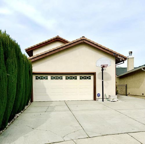 2071 Sunset View Pl, San Jose, CA, 95116-2559 | Card Image