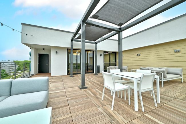 Rooftop Lounge area | Image 34