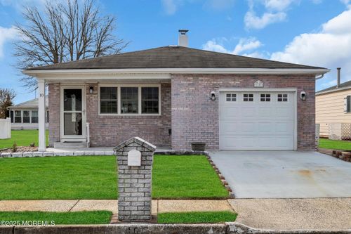 10 Aztec Ct, Toms River, NJ, 08757-3814 | Card Image