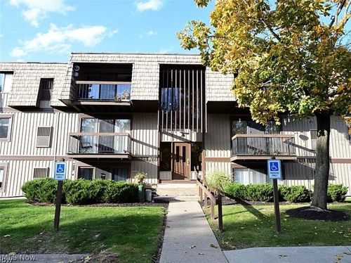 n12-9771 Sunrise Blvd, North Royalton, OH, 44133-7164 | Card Image