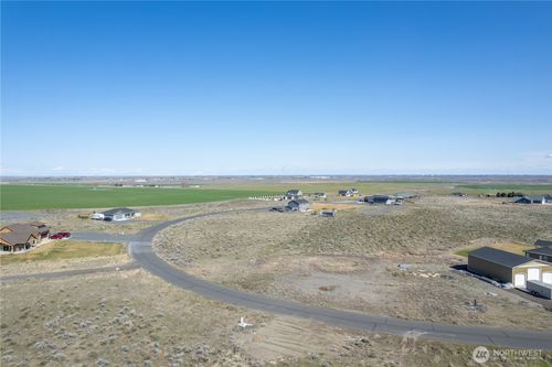 595 Se Desert Hills Loop, Moses Lake, WA, 98837 | Card Image