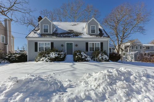 24 Montgomery Ct, Falmouth, MA, 02540-3550 | Card Image