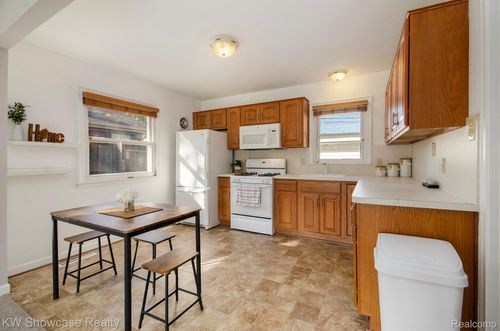 18582 Hamann St, Riverview, MI, 48193-7413 | Card Image