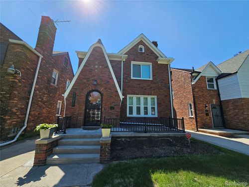17371 Pennington Dr, Detroit, MI, 48221-2614 | Card Image
