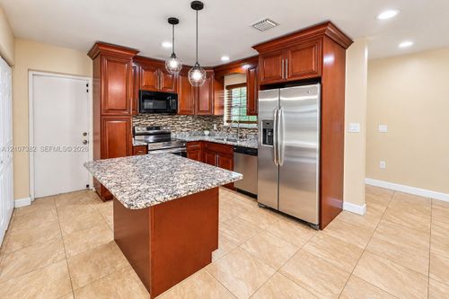 859 Caroline Cir, West Palm Beach, FL, 33413-1280 | Card Image