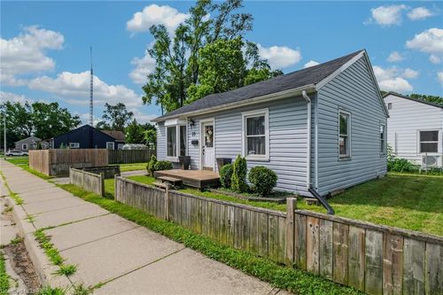 39 Sanderson St, Brantford, ON, N3S2V4 | Card Image