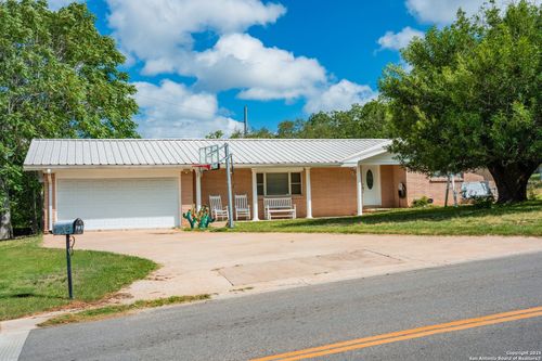 702 Smokey Mountain Dr, Kerrville, TX, 78028-3725 | Card Image