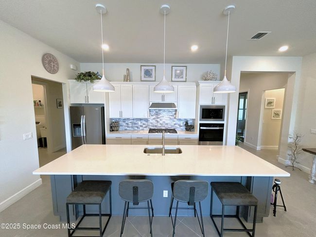 410 Se Vallarta Dr, House other with 3 bedrooms, 3 bathrooms and null parking in Port St. Lucie FL | Image 14