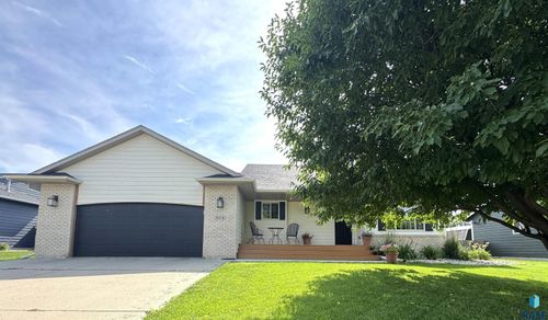 604 Eagle Ave, Harrisburg, SD, 57032-2178 | Card Image