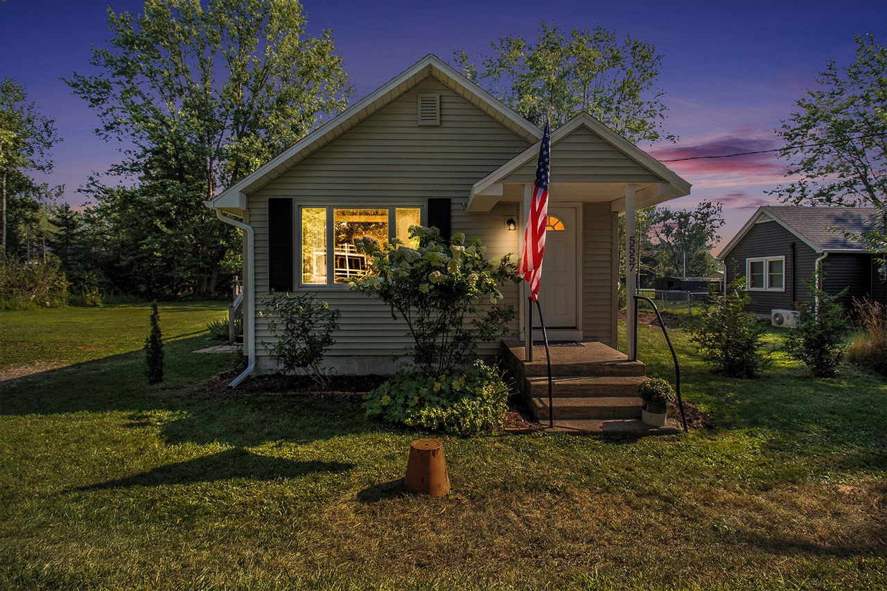 8 Mile Rd, Onekama, MI 49675