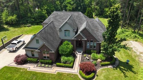 233 Faust Dr, Ortonville, MI, 48462-9753 | Card Image