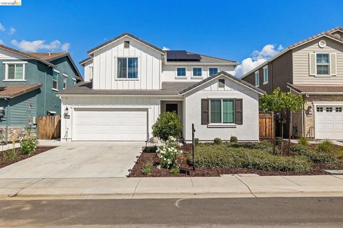 138 Granite Way, Oakley, CA, 94561-6049 | Card Image
