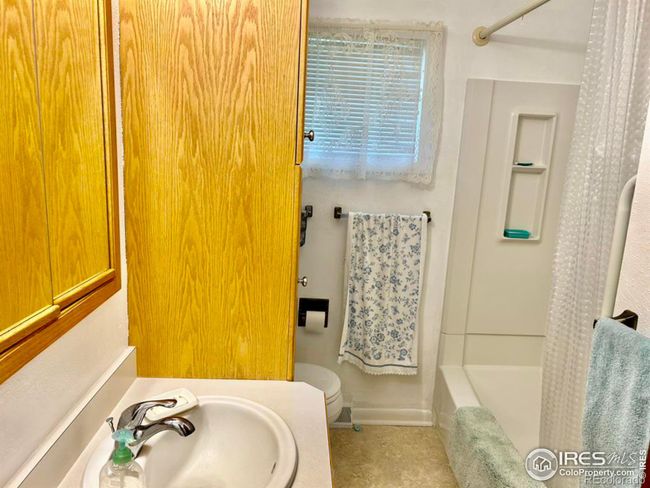 Full Bathroom | Image 32