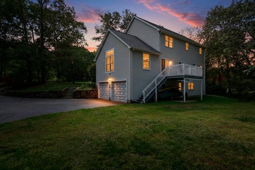 11 Old Farm Rd, Douglas, MA, 01516-2548 | Card Image
