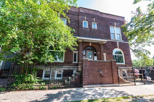 ge-1533 Leland Ave, Chicago, IL, 60640-4641 | Card Image