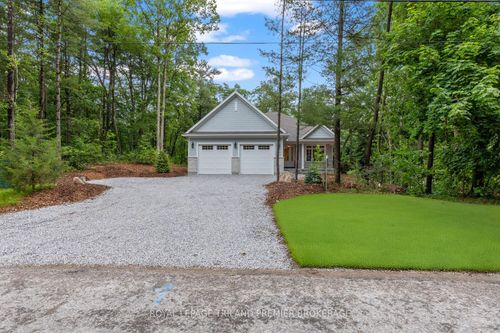 9940 Ontario St, Port Franks, ON, N0M2L0 | Card Image