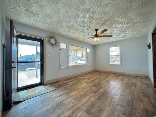 27-400 E Permian Dr, Hobbs, NM, 88240-4439 | Card Image