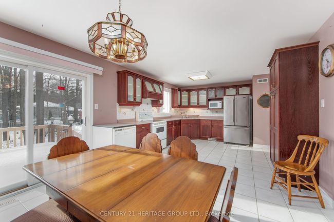 70 Moore Ave, House other with 4 bedrooms, 3 bathrooms and 9 parking in Everett ON | Image 7