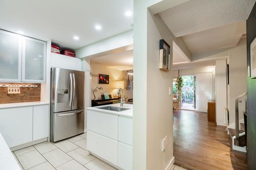 811 Alexander Bay, Port Moody, BC, V3H3R7 | Card Image