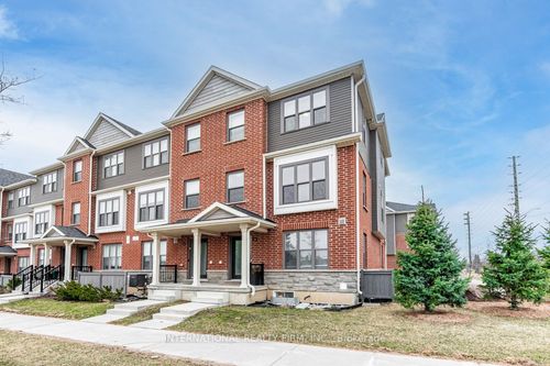 33-1 Leggott Ave, Barrie, ON, L4M0K7 | Card Image