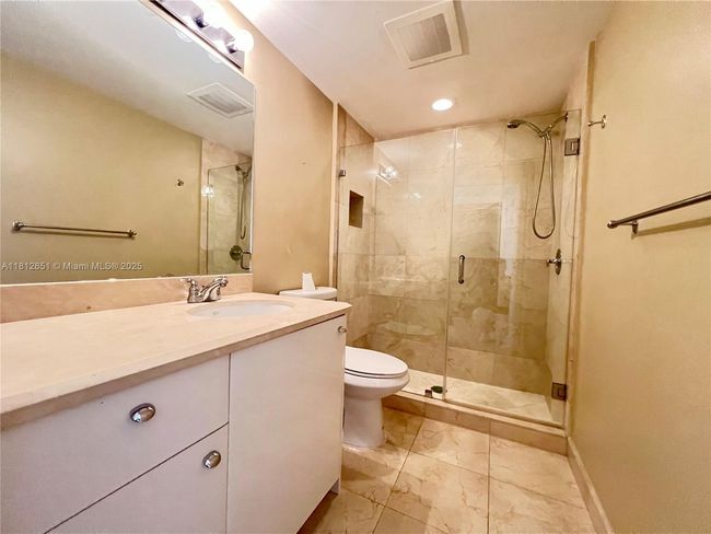 APT-1132 - 19400 Turnberry Way, Condo with 2 bedrooms, 3 bathrooms and null parking in Aventura FL | Image 10