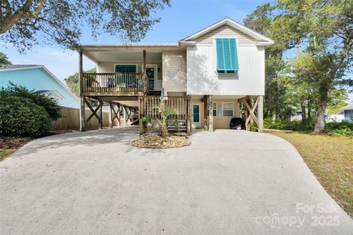 105 Se 37th St, Oak Island, NC, 28465-5860 | Card Image