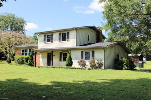 247 Chestnut Trl, Mocksville, NC, 27028-7122 | Card Image