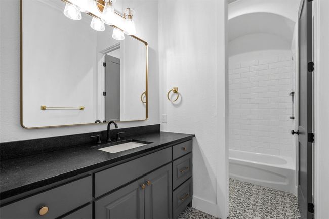 Downstairs Guest Bath | Image 35