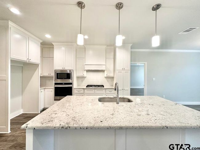 11924 Gillian Ct, House other with 3 bedrooms, 2 bathrooms and null parking in Tyler TX | Image 8
