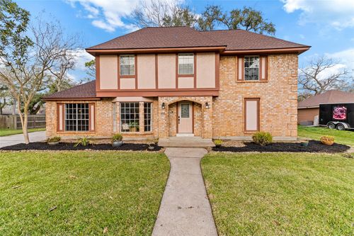 105 Poinciana St, Lake Jackson, TX, 77566-6011 | Card Image