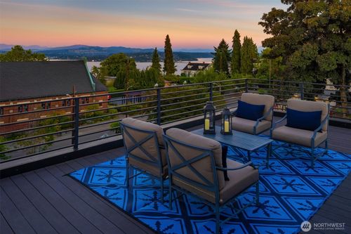 928 34th Ave, Seattle, WA, 98122-5135 | Card Image