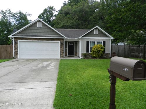 305 Roosevelt Rd, Jacksonville, NC, 28540-5560 | Card Image