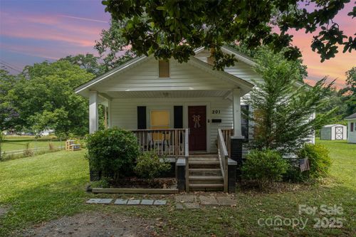 201 Oakland Dr, Lowell, NC, 28098-1343 | Card Image
