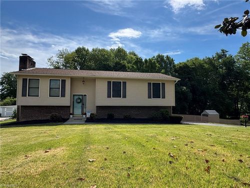 146 Wagoner Dr, Mount Airy, NC, 27030-4380 | Card Image