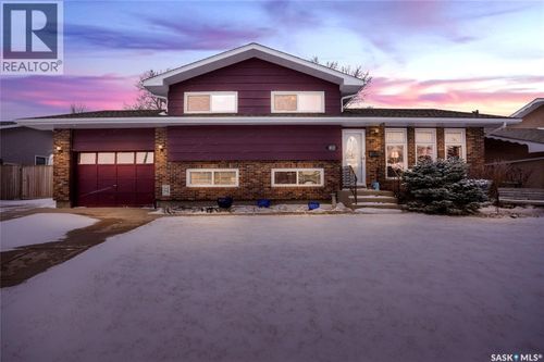 102 Daisy Cres, Moose Jaw, SK, S6J1C3 | Card Image