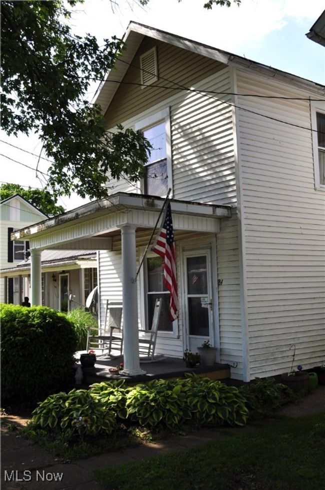 82 W 1 St St, House other with 5 bedrooms, 2 bathrooms and null parking in Frazeysburg OH | Image 4