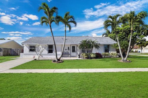 8055 Rose Marie Cir, Boynton Beach, FL, 33472-1022 | Card Image