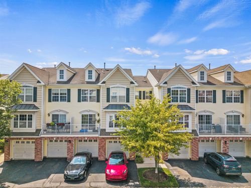 32 Marina Dr, Bayonne, NJ, 07002-1275 | Card Image