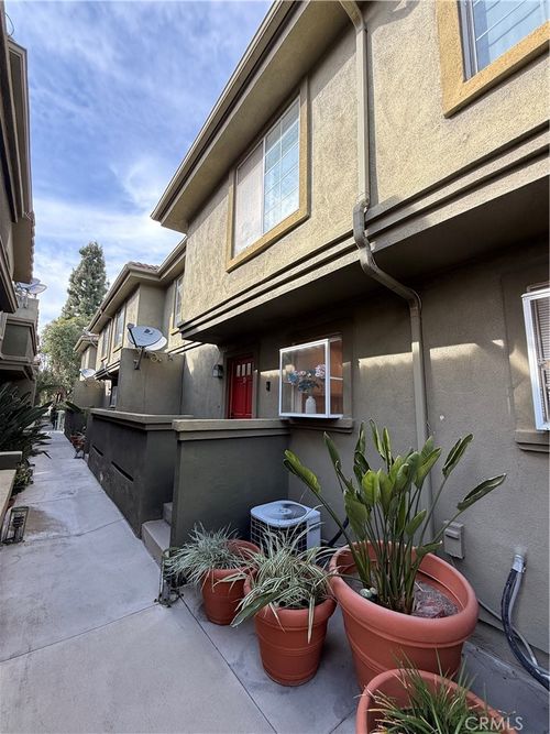 8320 Somerset Ranch Rd, Paramount, CA, 90723-8409 | Card Image